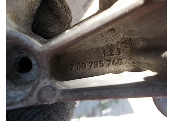 кронштейн двигуна правий 7700795740